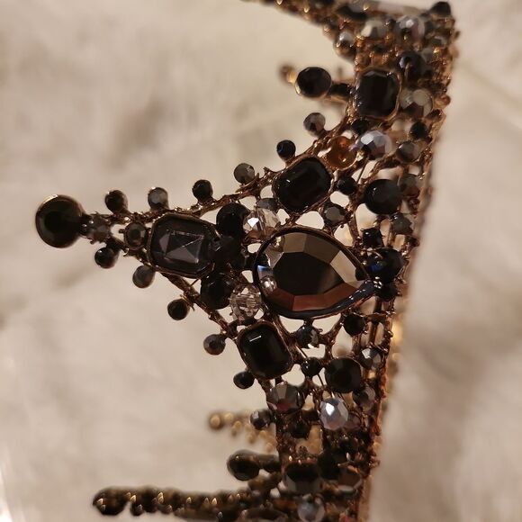 A full round tiara worn twice has 2 stones missing, beautiful!!!